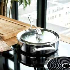 Demeyere Hapjespan Industry 5 - ø 24 Cm / 2.8 Liter + Deksel -Le Creuset Winkel 40850 681 0 Lifestyle Image Product OS 750x750 1 1