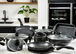 Westinghouse Hapjespan Black Marble - ø 28 Cm / 4.5 Liter - Standaard Anti-aanbaklaag -Le Creuset Winkel WCCC0009028MBBWestinghouseCasserolewithGlassLid7 1