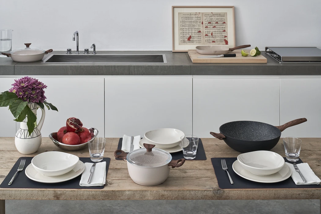 Sambonet Wokpan Rock 'n' Rose - Zwart - ø 32 Cm - Standaard Anti-aanbaklaag 4 Sambonet Wokpan Rock 'n' Rose - Zwart - ø 32 Cm - Standaard Anti-aanbaklaag - Afbeelding 2